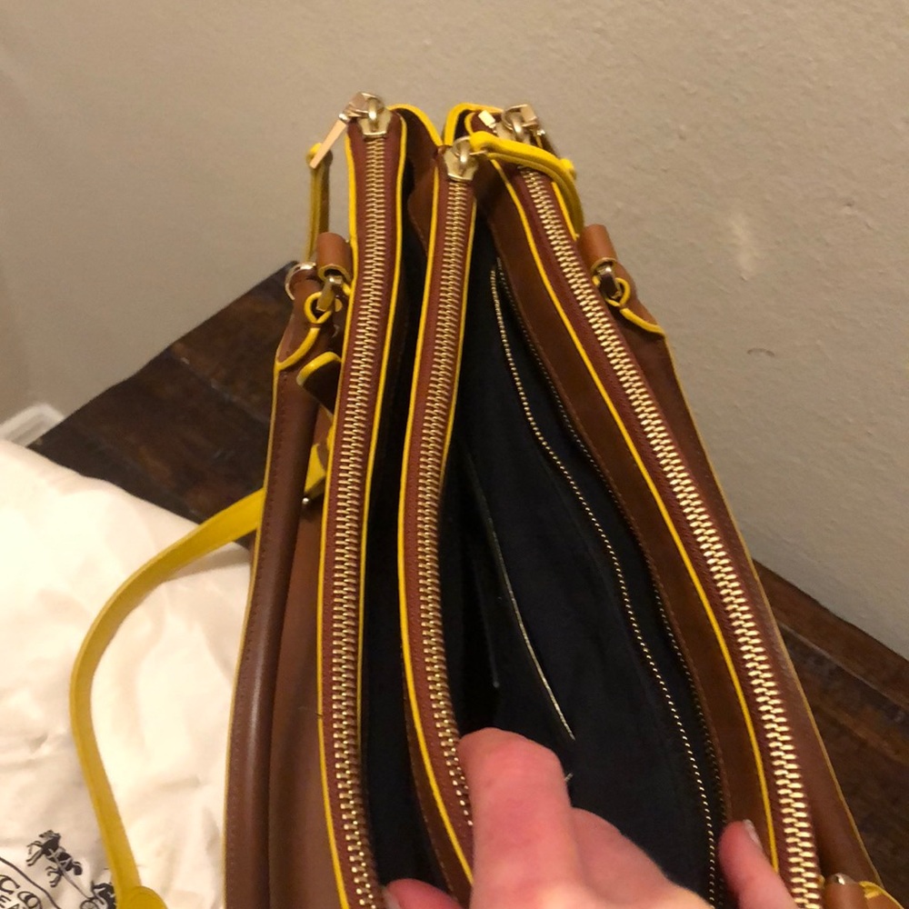 Authentic Tan leather Coach Borough bag crossbody/shoulder bag - Picture 2 of 13